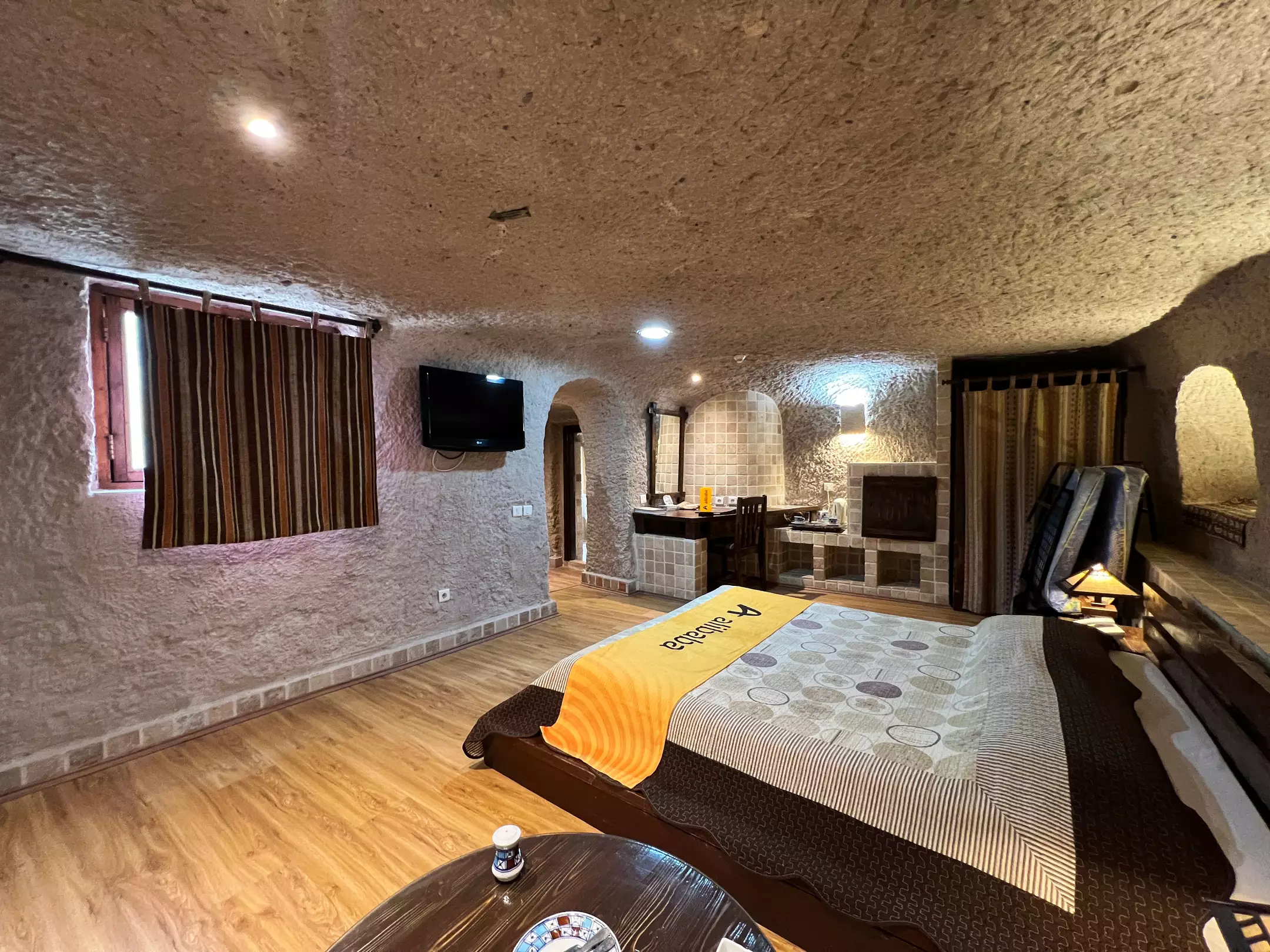 هتل صخره ای لاله کندوان تبریز